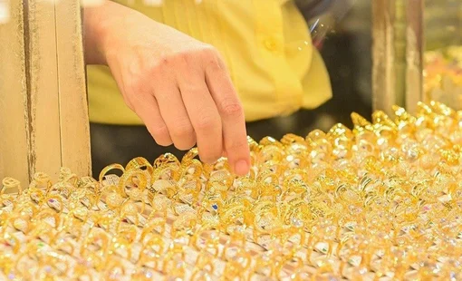Giá vàng SJC tăng vọt lên 120,5 triệu đồng/lượng, chênh lệch với thế giới gần 12 triệu