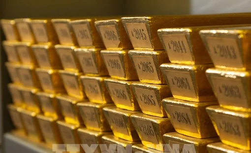 Giá vàng đảo chiều sau khi chạm đỉnh gần hai tháng