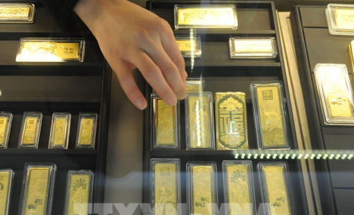 Giá vàng thế giới giảm hơn 1% do làn sóng chốt lời