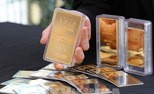 Giá vàng châu Á giảm hơn 1%