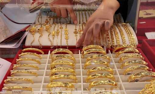 Giá vàng châu Á giảm nhẹ trước khi Mỹ công bố dữ liệu việc làm