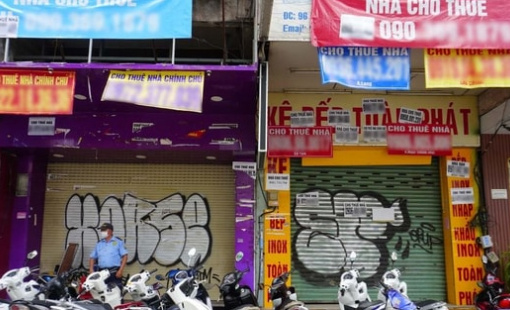 Hàng quán tại Tp.HCM vẫn thi nhau đóng cửa, trả mặt bằng