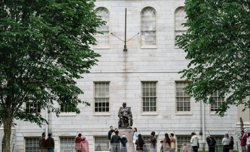 Chính quyền Mỹ đe dọa rút chứng nhận học thuật của Đại học Harvard
