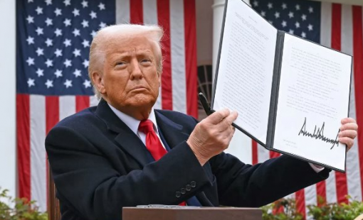 Ông Trump tiếp tục gửi thư thông báo thuế với một loạt nước, một quốc gia bị áp thuế gấp 5 lần ban đầu tuyên bố sẽ đáp trả tương xứng