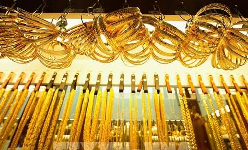 Giá vàng giảm do căng thẳng xoay quanh Chủ tịch Fed hạ nhiệt