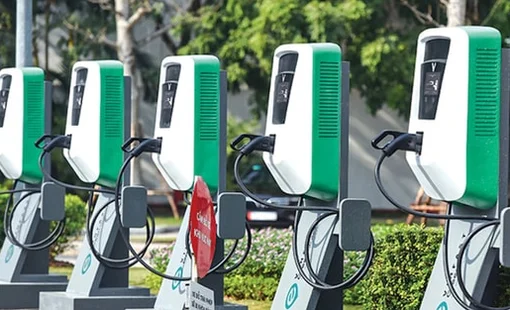 Vingroup đề xuất hỗ trợ người dân Hà Nội chuyển đổi sang xe điện: Từ tài chính, thủ tục đến phí sạc pin