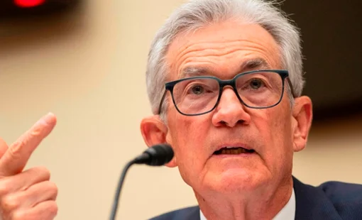 Fed tiếp tục giữ nguyên lãi suất bất chấp áp lực từ Tổng thống Trump và 2 quan chức công khai ủng hộ việc cắt giảm