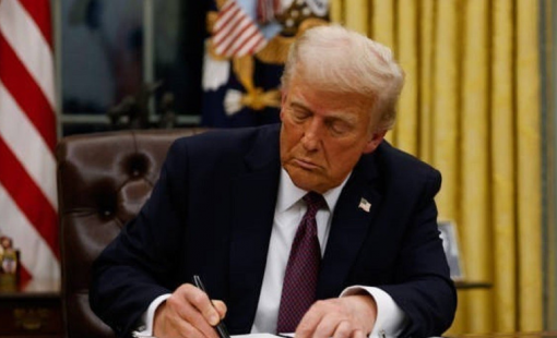 Tổng thống Trump ký luật cắt giảm thuế và chi tiêu lớn nhất lịch sử