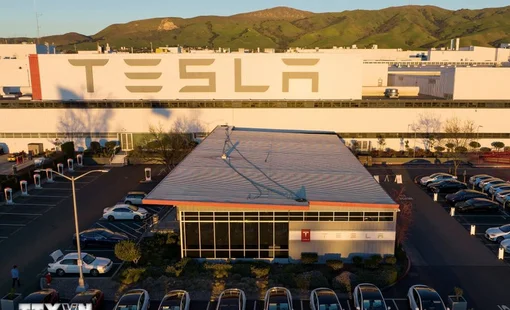 Tesla giảm gần 8% sau kế hoạch chính trị của Elon Musk