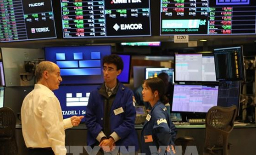 Chứng khoán toàn cầu sụt giảm bất chấp vốn hóa của Microsoft vượt 4.000 tỷ USD