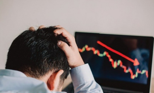 Phiên 1/8: Khối ngoại tiếp đà bán ròng đột biến gần 2.500 tỷ đồng, tâm điểm một cổ phiếu chứng khoán