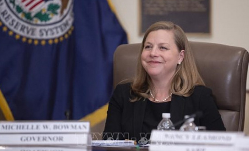 Fed đối mặt sức ép hạ lãi suất