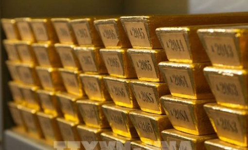 Giá vàng thế giới giảm sau tuyên bố về thuế vàng thỏi của Tổng thống Mỹ