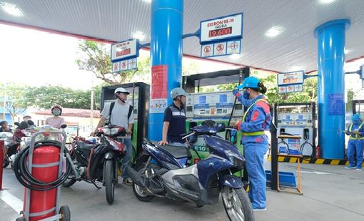 Giá xăng dầu đảo chiều giảm nhẹ từ chiều 14/8