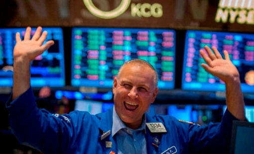 Khối ngoại ngắt chuỗi 13 phiên bán ròng liên tiếp, mua gần 1.000 tỷ trên HoSE