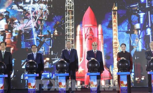 Khai mạc Triển lãm “80 năm hành trình Độc lập - Tự do - Hạnh phúc”: Tự hào Việt Nam ta đi lên