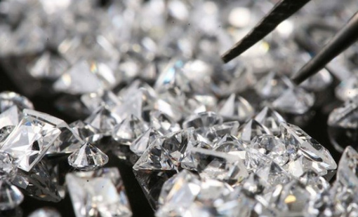 Sàn giao dịch kim cương Surat im ắng khi thuế quan tăng