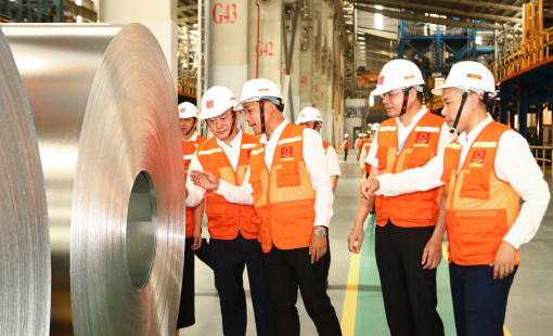 Tập đoàn Hoa Sen sản xuất thành công tôn siêu bền Hoa Sen Mag Shield