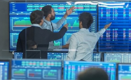 Khối ngoại tiếp đà bán ròng gần 1.200 tỷ đồng phiên cuối tuần, cổ phiếu nào bị "xả" mạnh nhất?