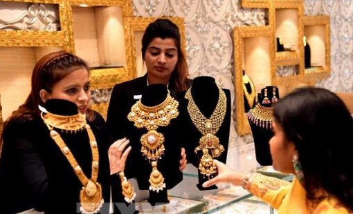 Ngành kim cương và trang sức Ấn Độ tìm giải pháp né thuế quan Mỹ