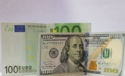 Đồng USD giảm xuống mức thấp nhất 4 năm so với euro