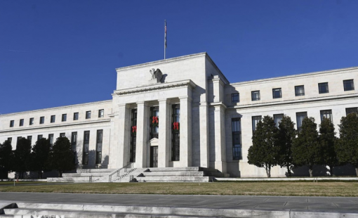 Fed chính thức khởi động chu kỳ hạ lãi suất, cảnh báo rủi ro suy thoái