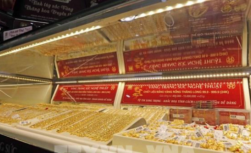 Vàng áp sát đỉnh kỷ lục, chờ thêm tín hiệu từ Fed