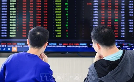 Thị trường chứng khoán "hút" khoản tiền tiết kiệm khổng lồ của nhà đầu tư Trung Quốc