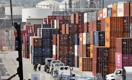 Thuế quan của Mỹ: Công bố loạt thuế mới với thuốc, xe tải và đồ nội thất