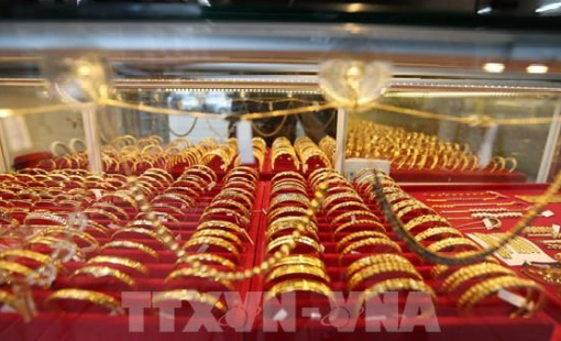 Giá vàng lập kỷ lục, hướng tới tháng tăng mạnh nhất trong gần 16 năm