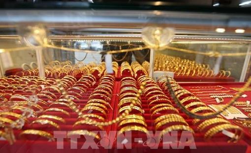 Giá vàng lập kỷ lục, hướng tới tháng tăng mạnh nhất trong gần 16 năm