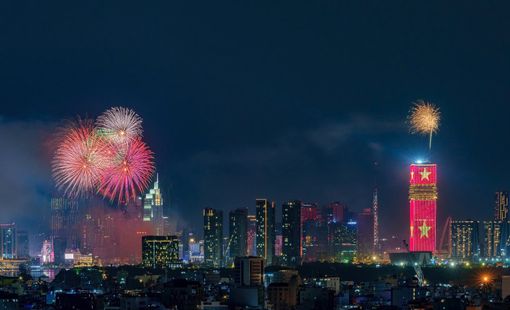 Saigon Marina IFC rực rỡ đêm pháo hoa với công nghệ ánh sáng hàng đầu thế giới