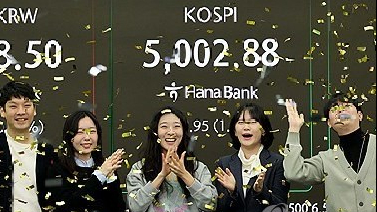 Chứng khoán châu Á hồi phục mạnh, Kospi lần đầu vượt mốc 5.000 điểm