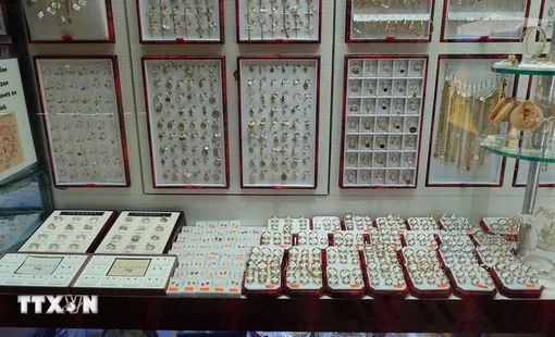 Vàng và kim loại quý giảm giá do căng thẳng địa chính trị