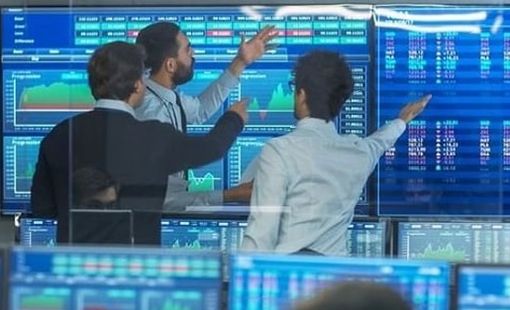 Phiên 27/1: Khối ngoại đảo chiều bán ròng, ngược chiều tung hàng trăm tỷ "gom" một mã Bluechips