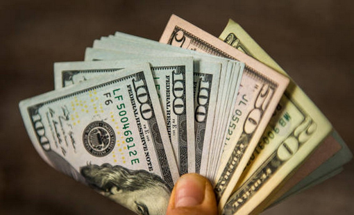 Đồng USD "thủng đáy" 4 năm sau phát biểu của Tổng thống Mỹ