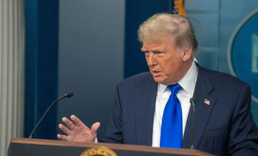 Tổng thống Trump cảnh báo hậu quả mất quyền áp thuế của Mỹ