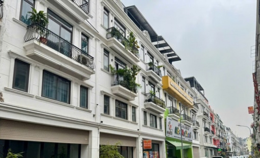 Bất động sản nhà ở Bắc – Nam “ngược chiều”: Hà Nội hạ giá giữ nhịp, TP.HCM bung hàng tạo sóng