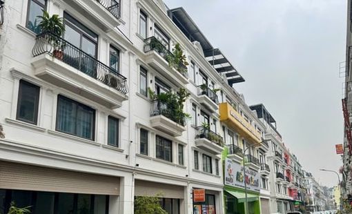 Bất động sản nhà ở Bắc – Nam “ngược chiều”: Hà Nội hạ giá giữ nhịp, TP.HCM bung hàng tạo sóng
