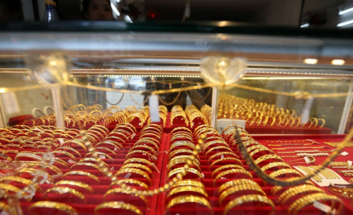 Giá vàng lập đỉnh tuần nhờ lãi suất và căng thẳng địa chính trị