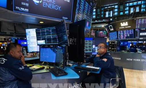 Chỉ số Dow Jones tiến gần mốc lịch sử 50.000 điểm