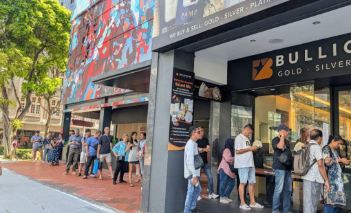 Singapore: Hàng trăm khách xếp hàng chờ mua bạc, BullionStar hẹn trả hàng sau 3 tháng