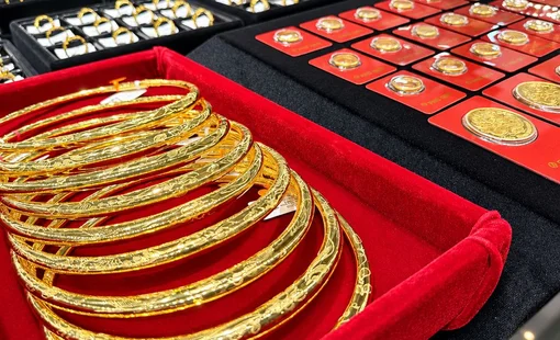 Giá vàng đứng trước lực đỡ kép từ USD suy yếu và nhu cầu trú ẩn