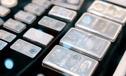 Sáng ngày 7/10: Giá bạc tăng trở lại khi USD và lợi suất trái phiếu hạ nhiệt