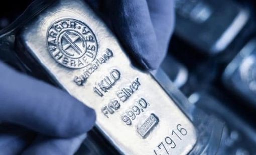 Thế lực nắm hơn 15.000 tấn bạc liên tục bán ra ở thời điểm nhạy cảm