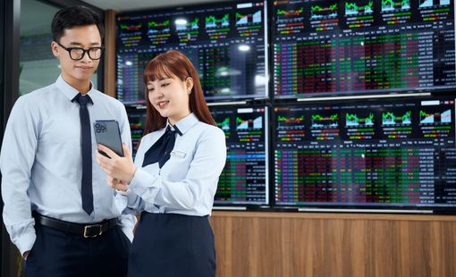 Hậu trường cú bứt phá chứng khoán Việt