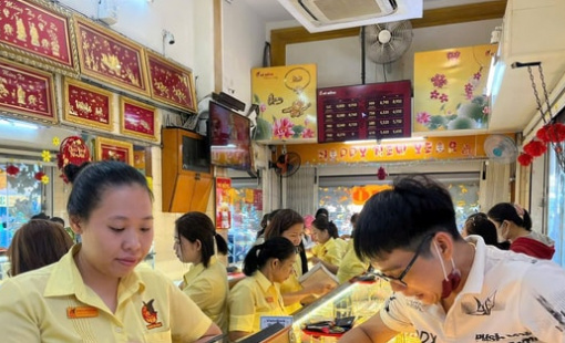 Ngay Tết, hàng loạt cửa hàng vàng ra thông báo nóng