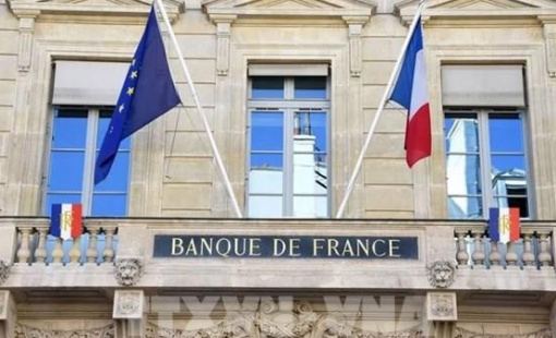 Pháp sẽ không từ bỏ giao dịch bằng tiền mặt