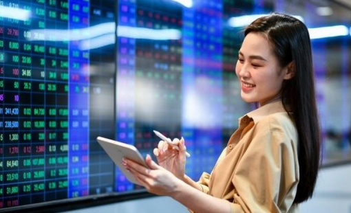 Chuyên gia: Dòng tiền chực chờ đổ vào chứng khoán, xác suất thua lỗ sau Tết rất thấp