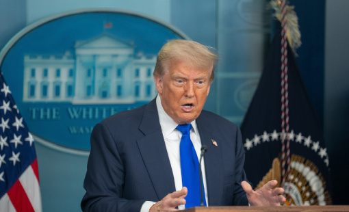 Tổng thống Mỹ nâng thuế toàn cầu lên 15% trong cuộc chiến thương mại